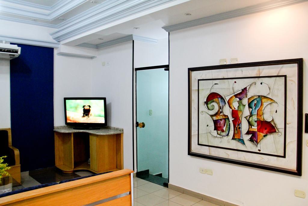 Alpha Ville Hotel Assis Extérieur photo