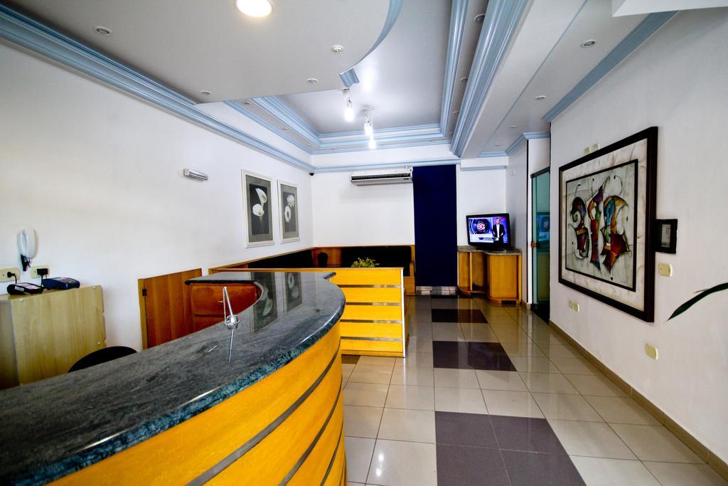 Alpha Ville Hotel Assis Extérieur photo